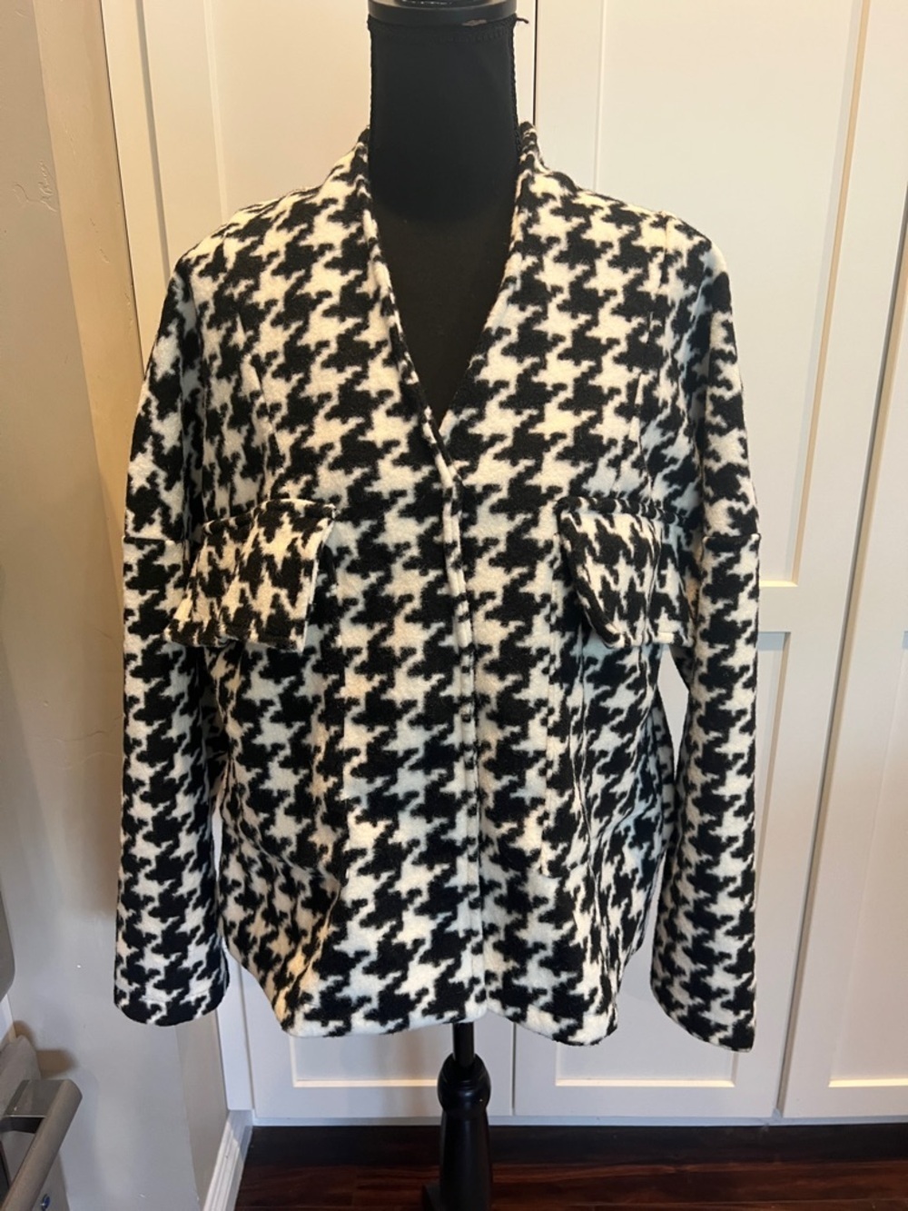 Boohoo Black & White Houndstooth Fleece Jacket Size 8 Italian